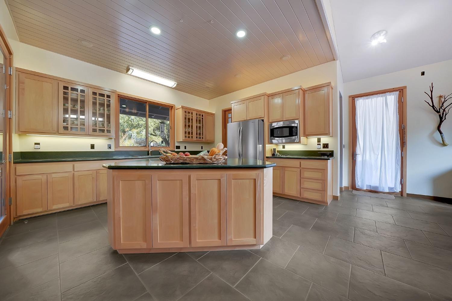 Detail Gallery Image 17 of 92 For 2863 April Ln, Mokelumne Hill,  CA 95232 - 2 Beds | 3 Baths
