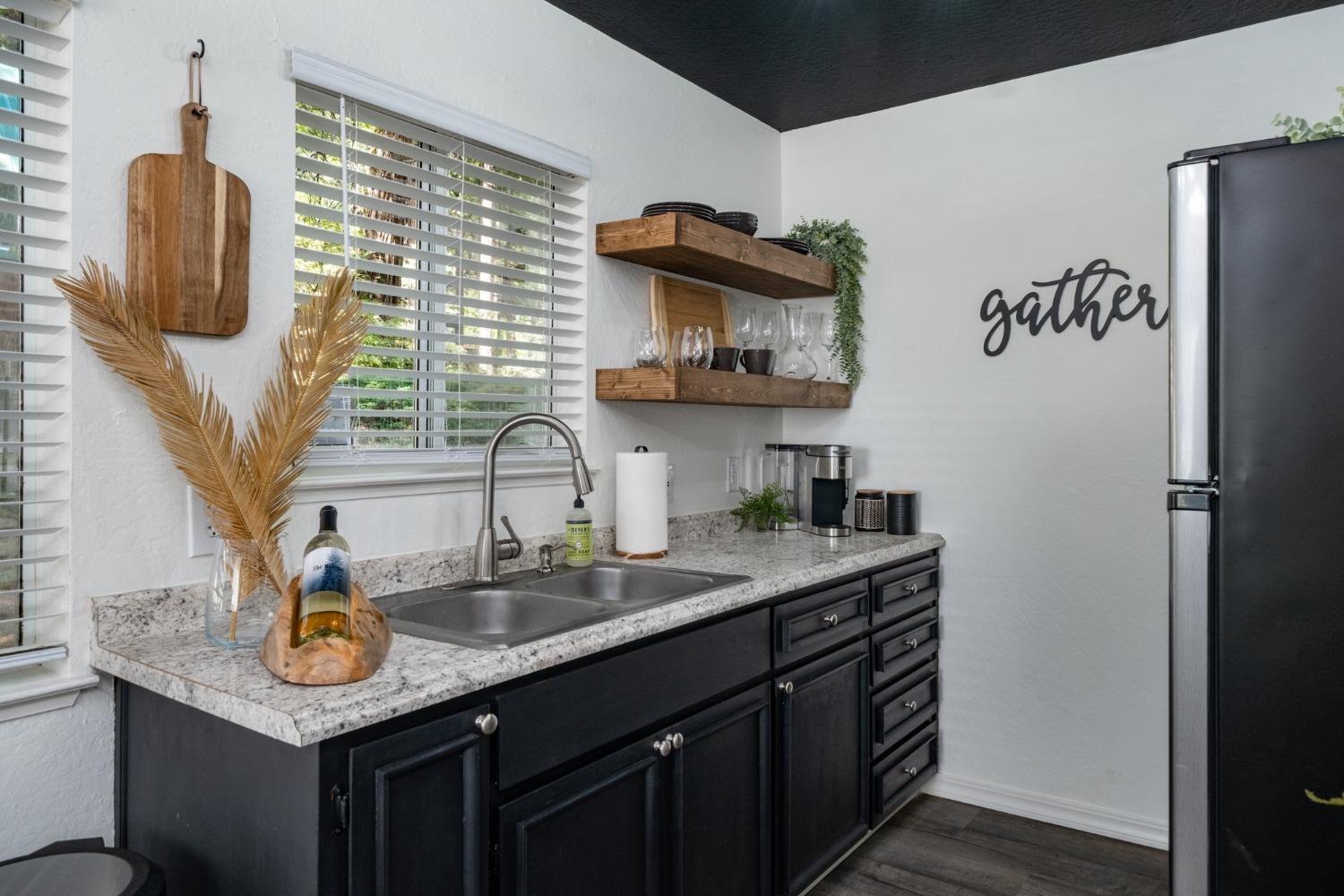 Detail Gallery Image 16 of 77 For 25941 Ellmaro, Long Barn,  CA 95335 - 4 Beds | 2 Baths