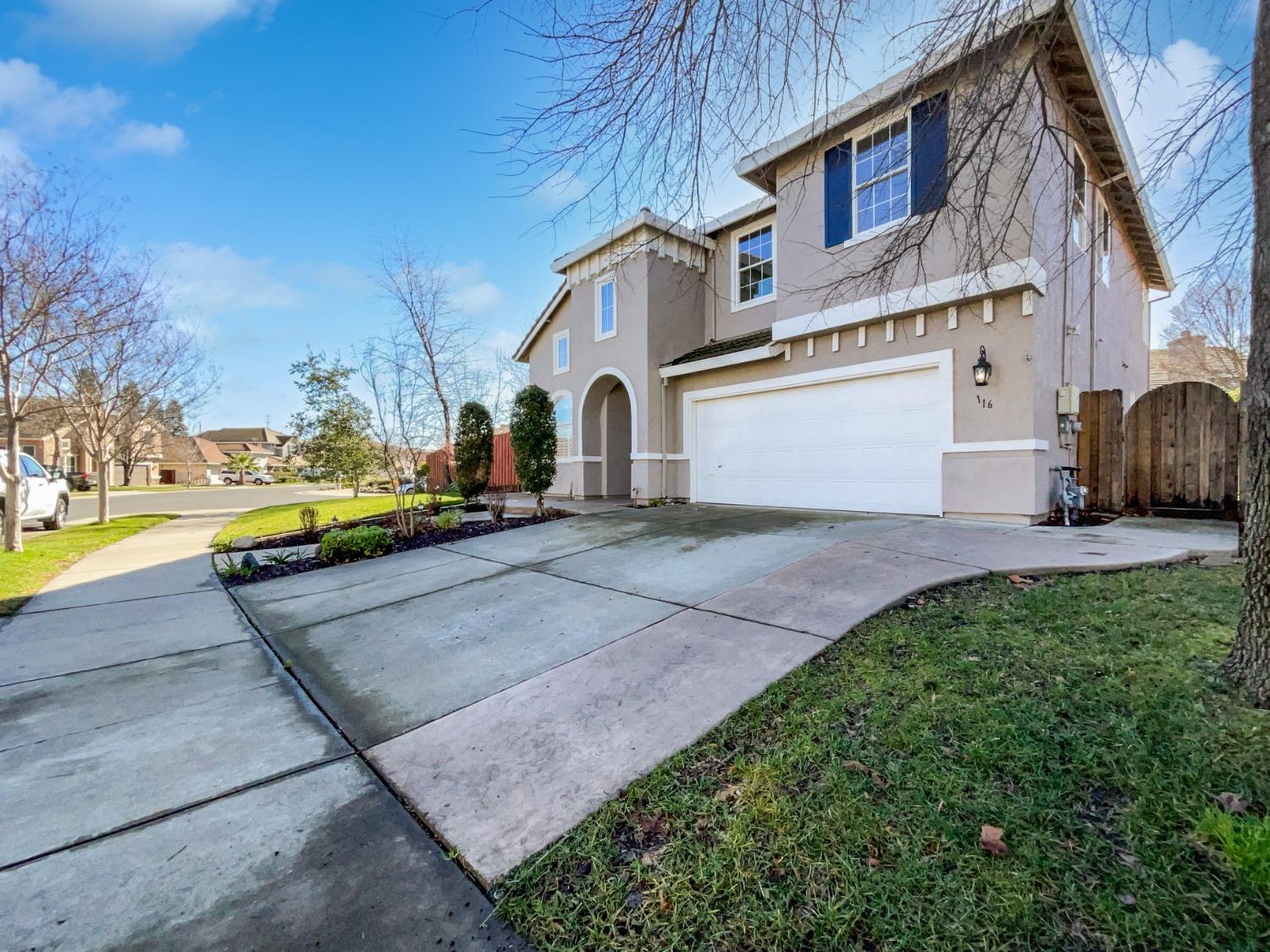 Detail Gallery Image 9 of 42 For 116 Andalusian Way, Roseville,  CA 95678 - 5 Beds | 3 Baths