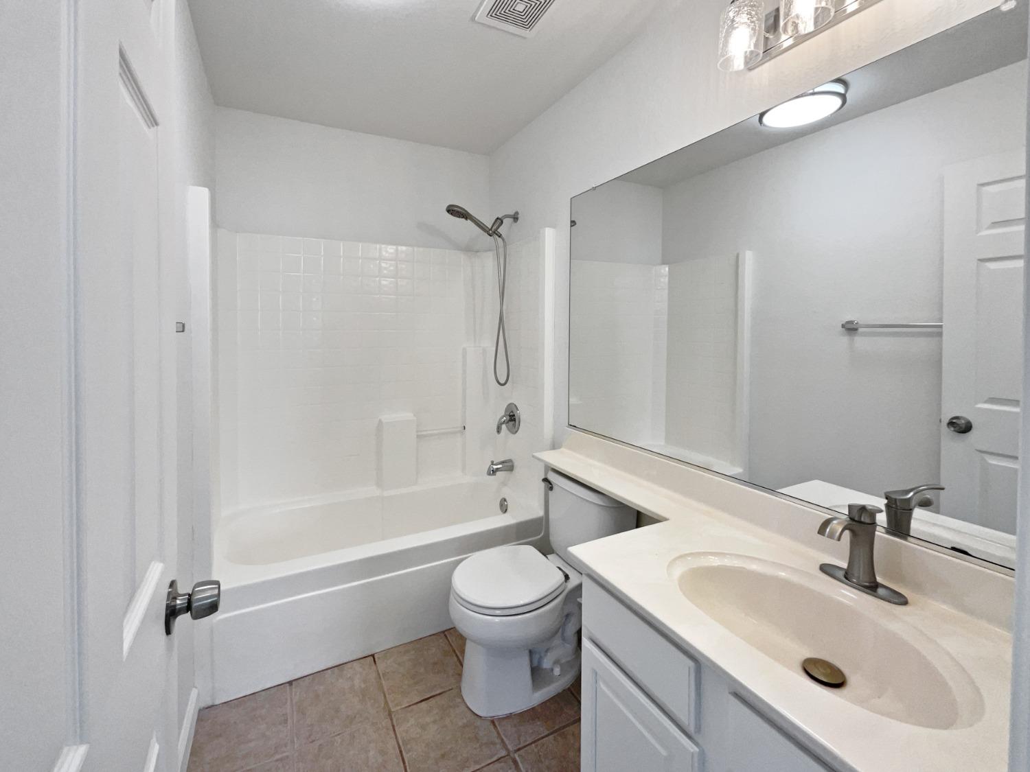 Detail Gallery Image 7 of 42 For 116 Andalusian Way, Roseville,  CA 95678 - 5 Beds | 3 Baths