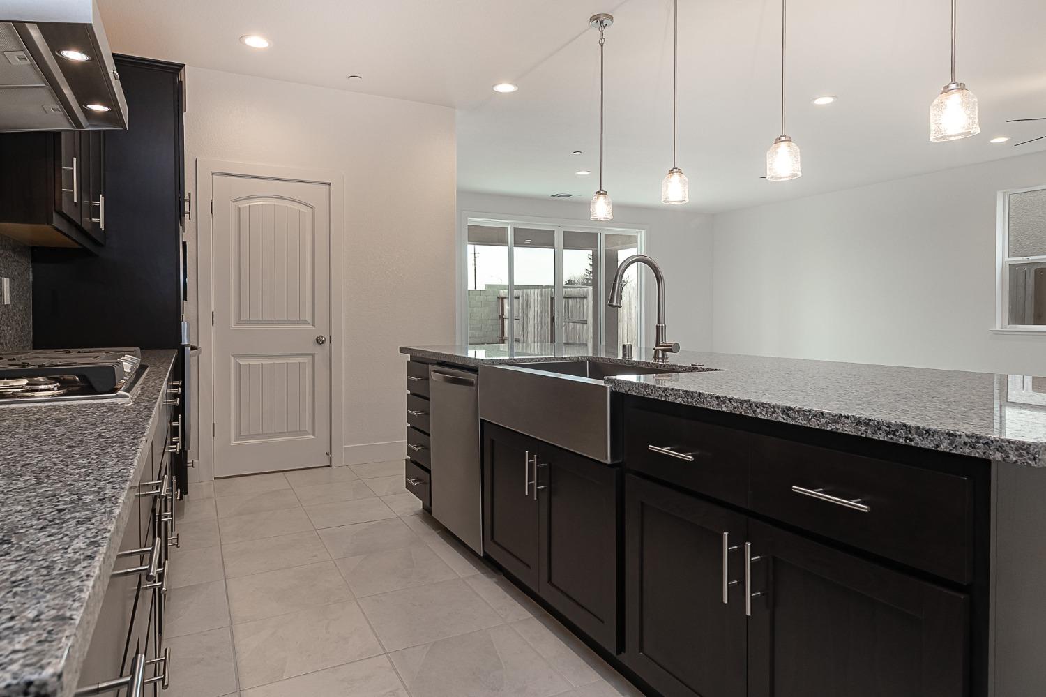 Detail Gallery Image 8 of 29 For 1807 Birdie Ave, Manteca,  CA 95337 - 4 Beds | 2/1 Baths