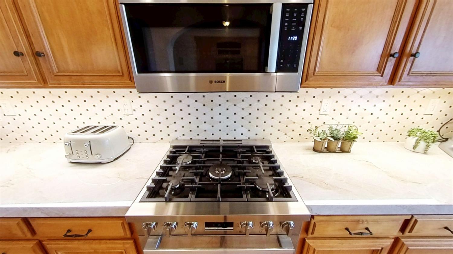 Detail Gallery Image 11 of 47 For 1088 Sausalito Way, Tracy,  CA 95377 - 4 Beds | 2/1 Baths