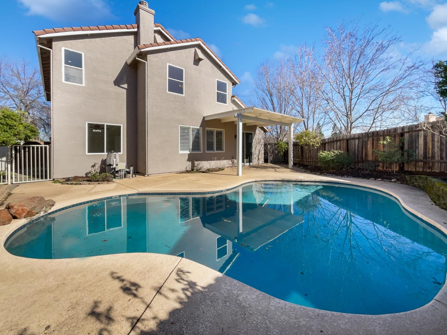 Detail Gallery Image 8 of 42 For 116 Andalusian Way, Roseville,  CA 95678 - 5 Beds | 3 Baths