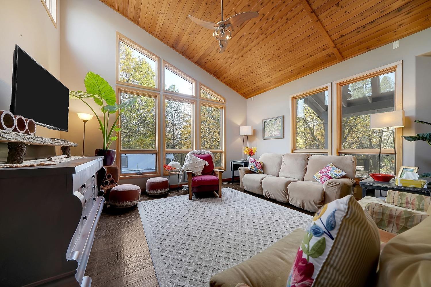Detail Gallery Image 16 of 92 For 2863 April Ln, Mokelumne Hill,  CA 95232 - 2 Beds | 3 Baths