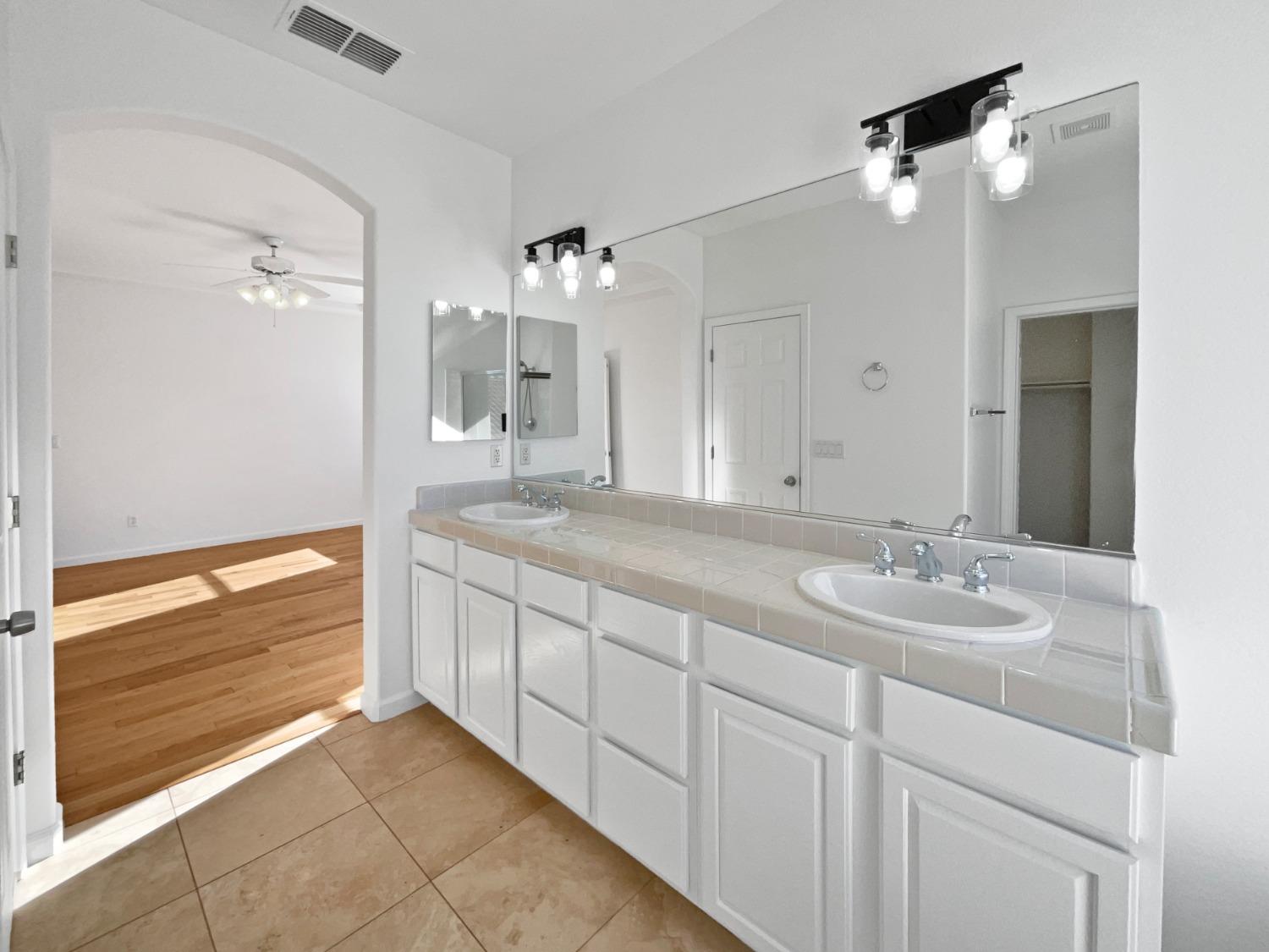 Detail Gallery Image 29 of 42 For 116 Andalusian Way, Roseville,  CA 95678 - 5 Beds | 3 Baths