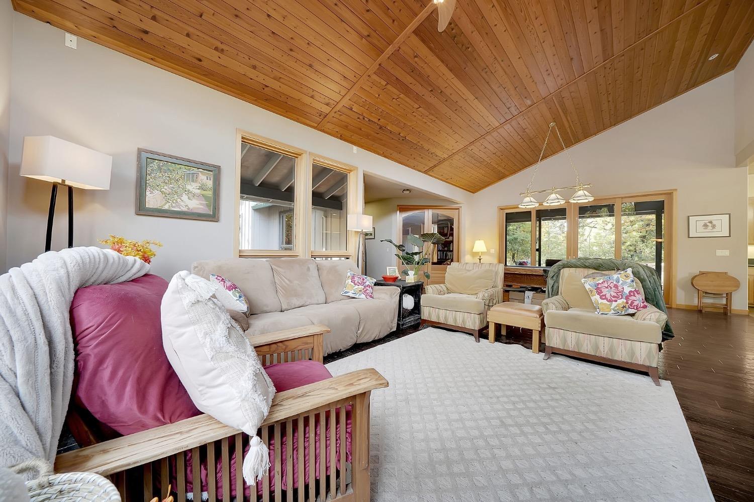 Detail Gallery Image 14 of 92 For 2863 April Ln, Mokelumne Hill,  CA 95232 - 2 Beds | 3 Baths