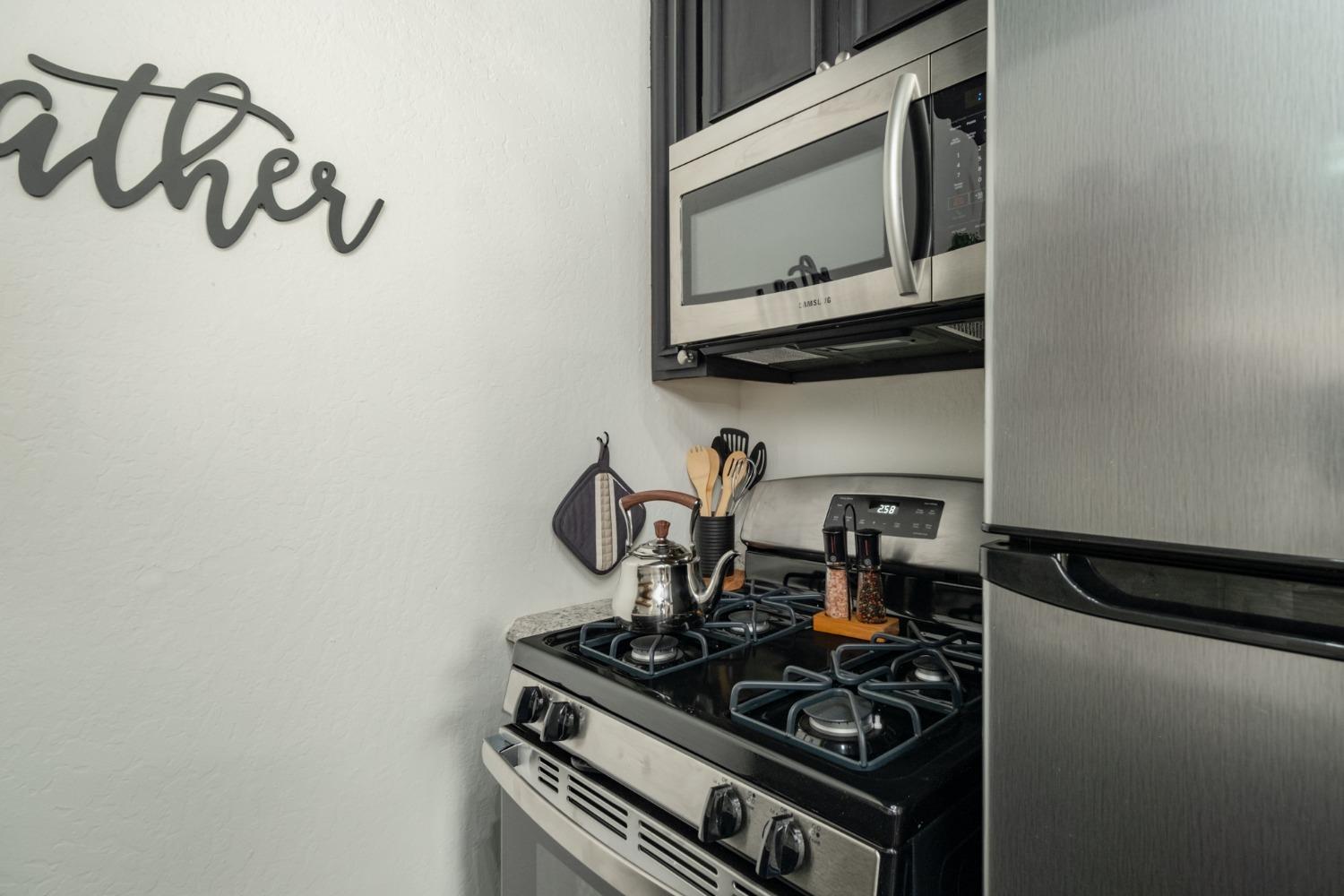 Detail Gallery Image 18 of 77 For 25941 Ellmaro, Long Barn,  CA 95335 - 4 Beds | 2 Baths