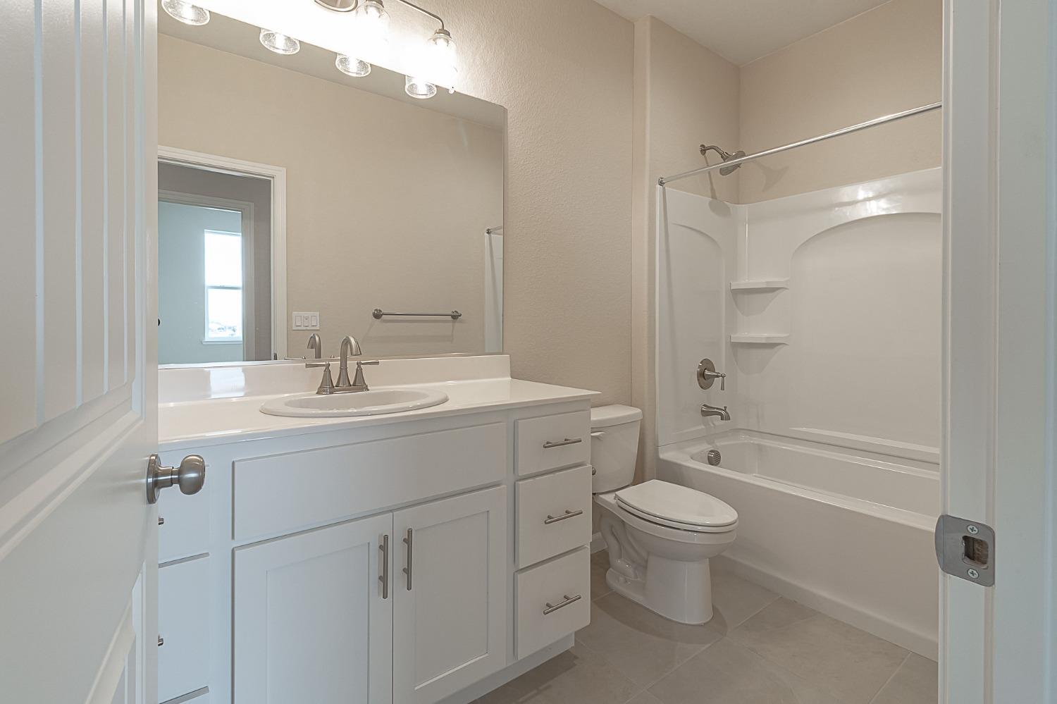 Detail Gallery Image 18 of 22 For 1385 Veteran St, Manteca,  CA 95337 - 4 Beds | 3 Baths