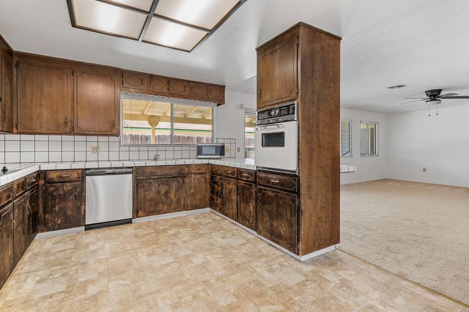 Detail Gallery Image 12 of 38 For 1191 Princeton Pl, Manteca,  CA 95336 - 3 Beds | 2 Baths