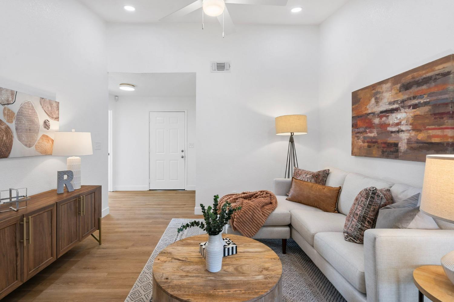 Detail Gallery Image 8 of 38 For 6428 Lorraine Ave, Stockton,  CA 95210 - 3 Beds | 2 Baths