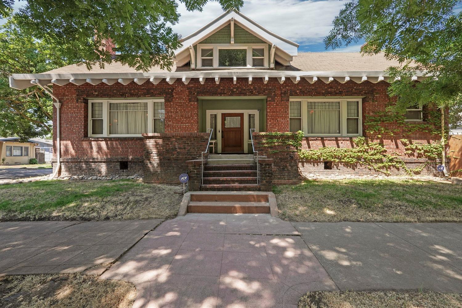 Detail Gallery Image 1 of 1 For 607 N Lincoln, Stockton,  CA 95203 - 5 Beds | 2/1 Baths