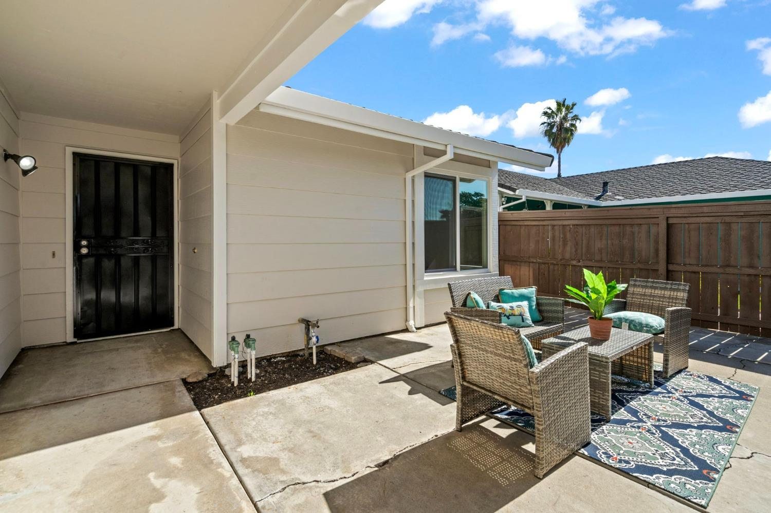 Detail Gallery Image 4 of 38 For 6428 Lorraine Ave, Stockton,  CA 95210 - 3 Beds | 2 Baths