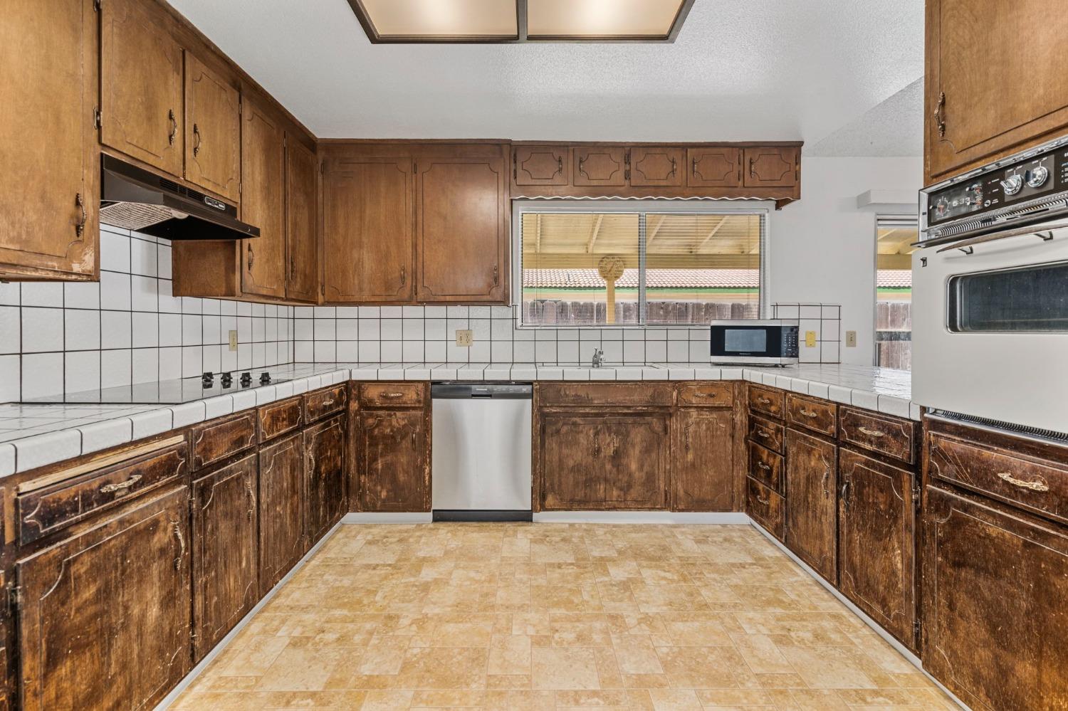 Detail Gallery Image 13 of 38 For 1191 Princeton Pl, Manteca,  CA 95336 - 3 Beds | 2 Baths