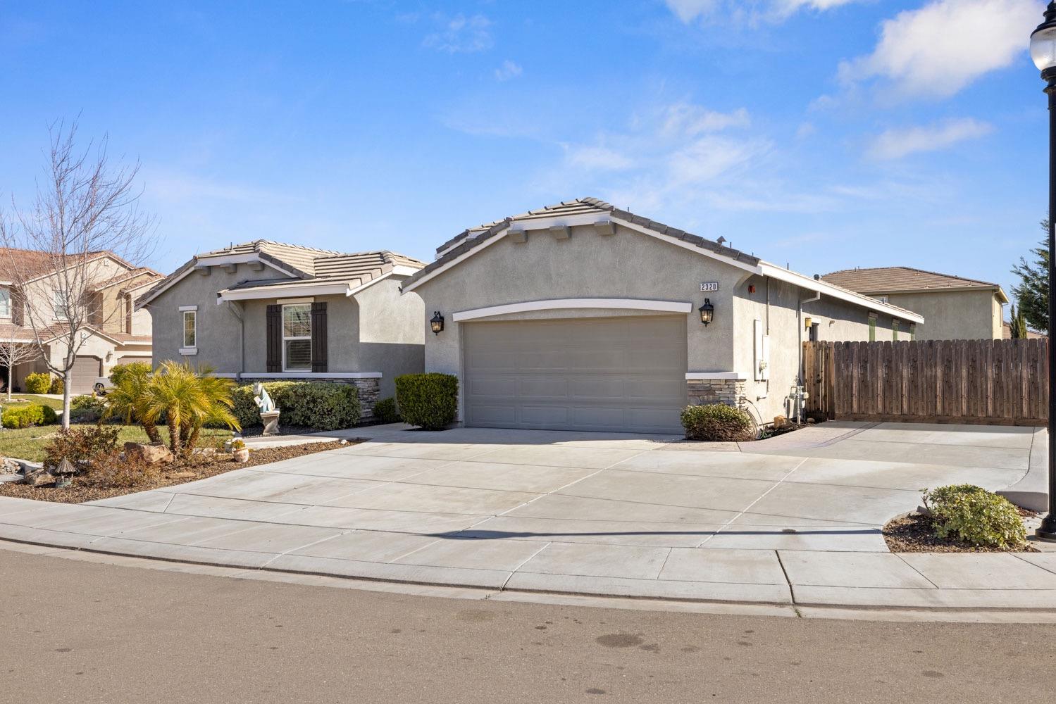 Detail Gallery Image 4 of 67 For 2320 Emigrant Pl, Manteca,  CA 95337 - 4 Beds | 3/1 Baths