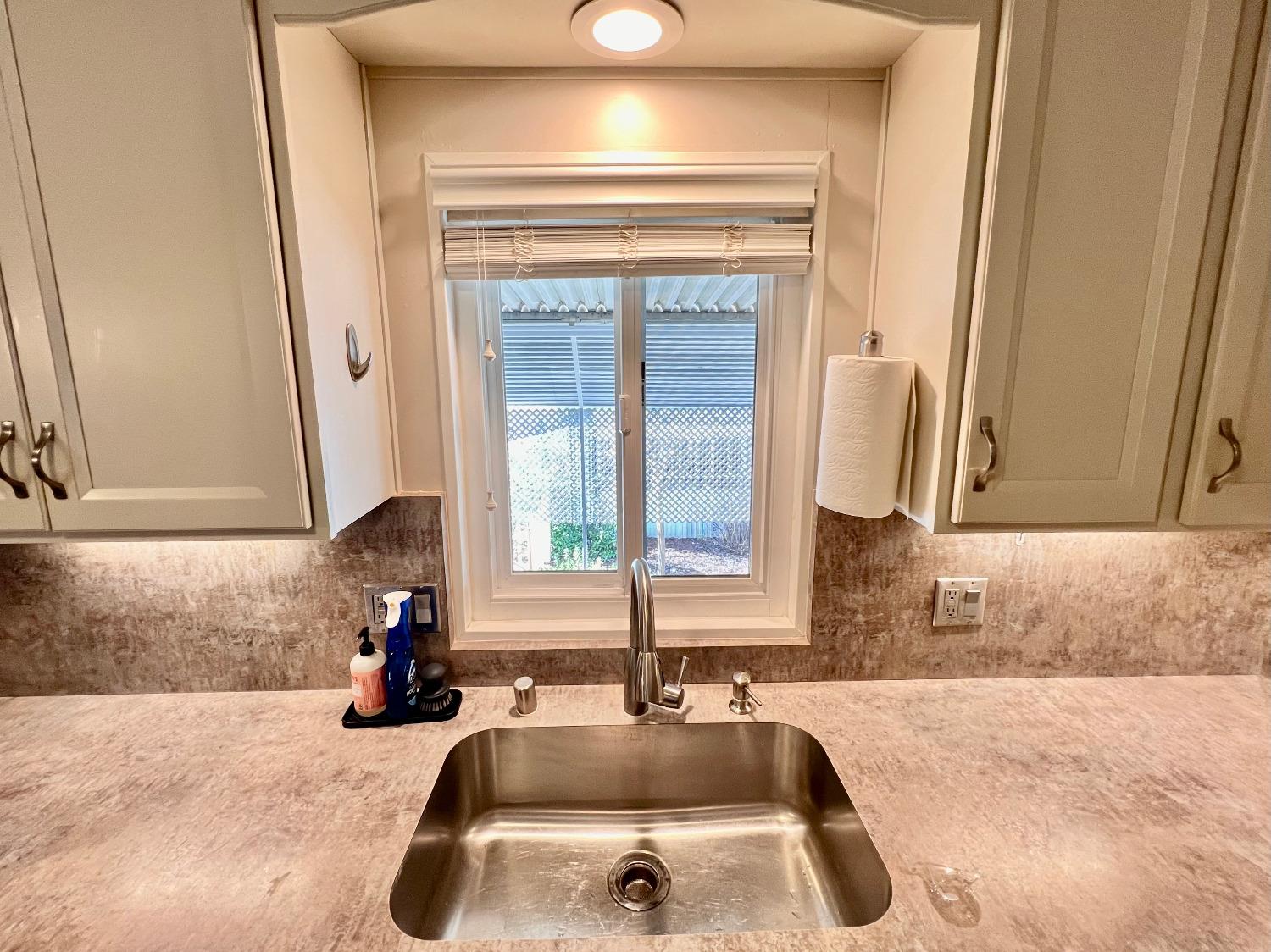 Detail Gallery Image 5 of 52 For 1677 Tulip Cir, Auburn,  CA 95603 - 3 Beds | 2 Baths