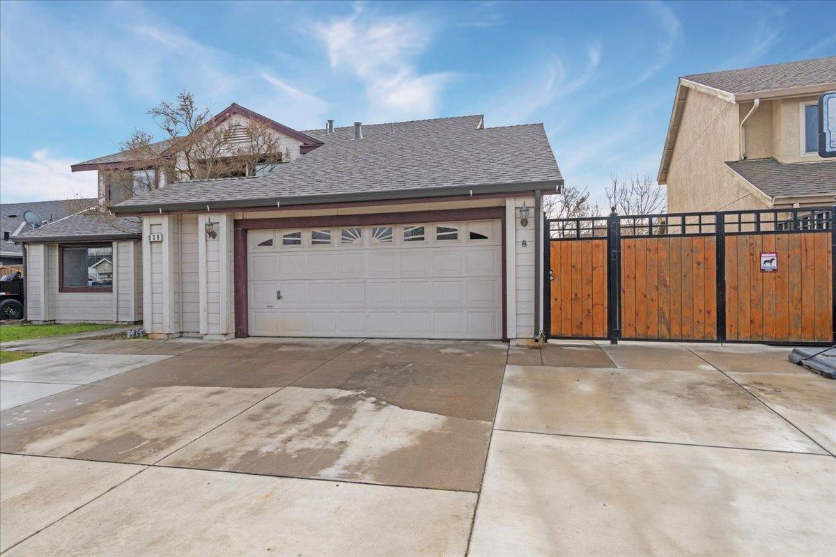 Detail Gallery Image 2 of 16 For 938 Snowgoose Ln, Manteca,  CA 95337 - 4 Beds | 3 Baths