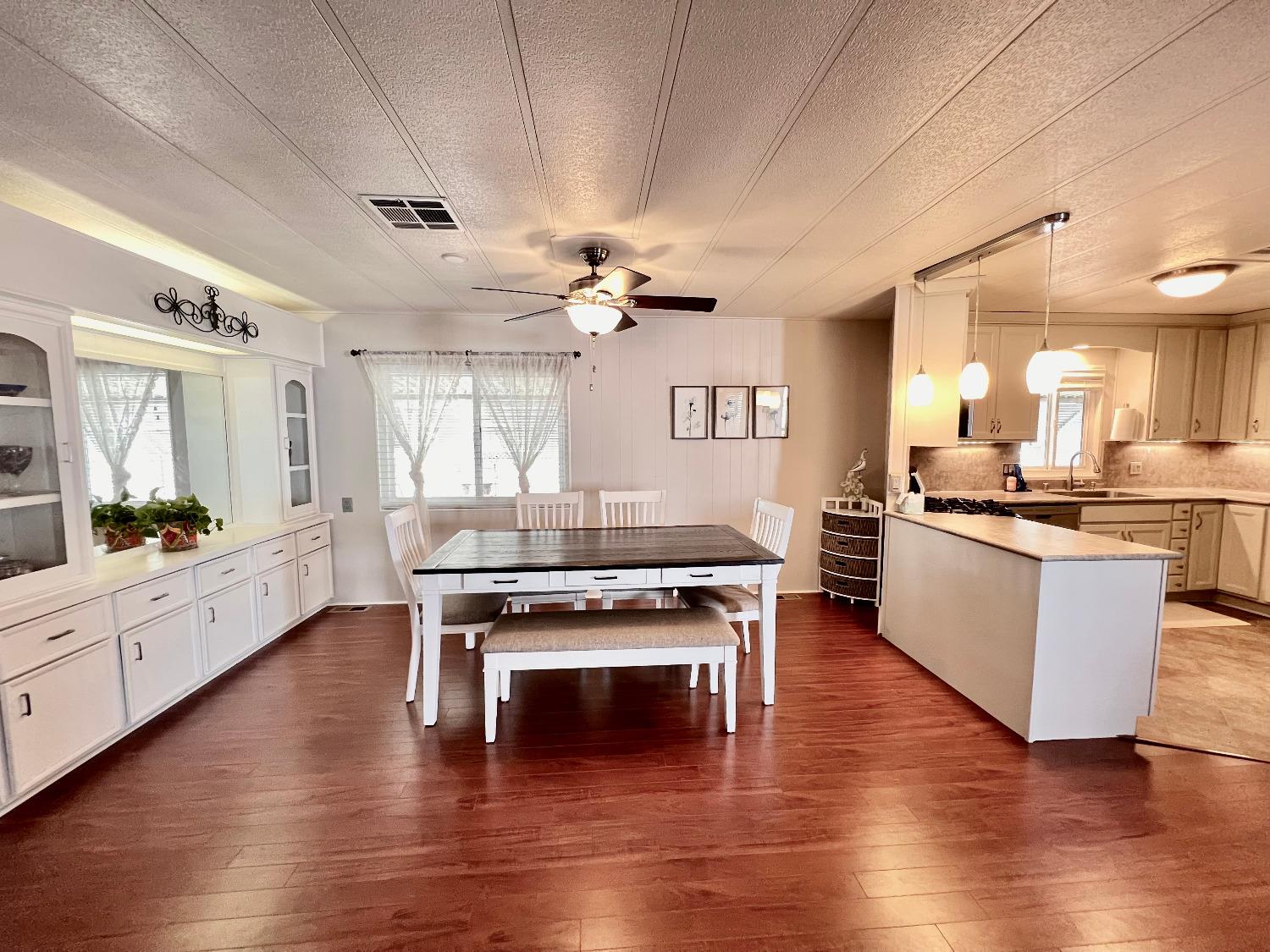 Detail Gallery Image 8 of 52 For 1677 Tulip Cir, Auburn,  CA 95603 - 3 Beds | 2 Baths