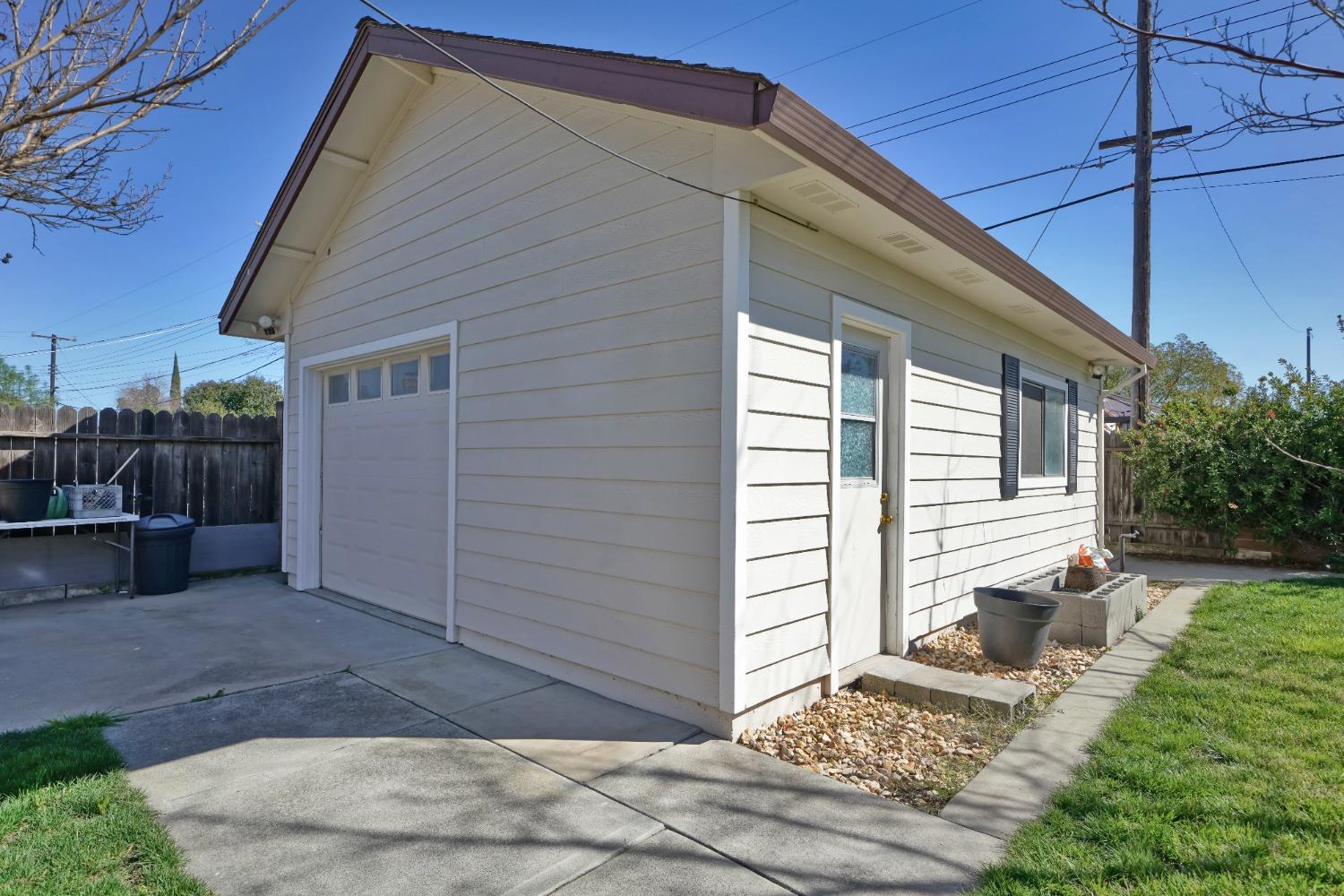 North Haven Drive, Sacramento, California image 12