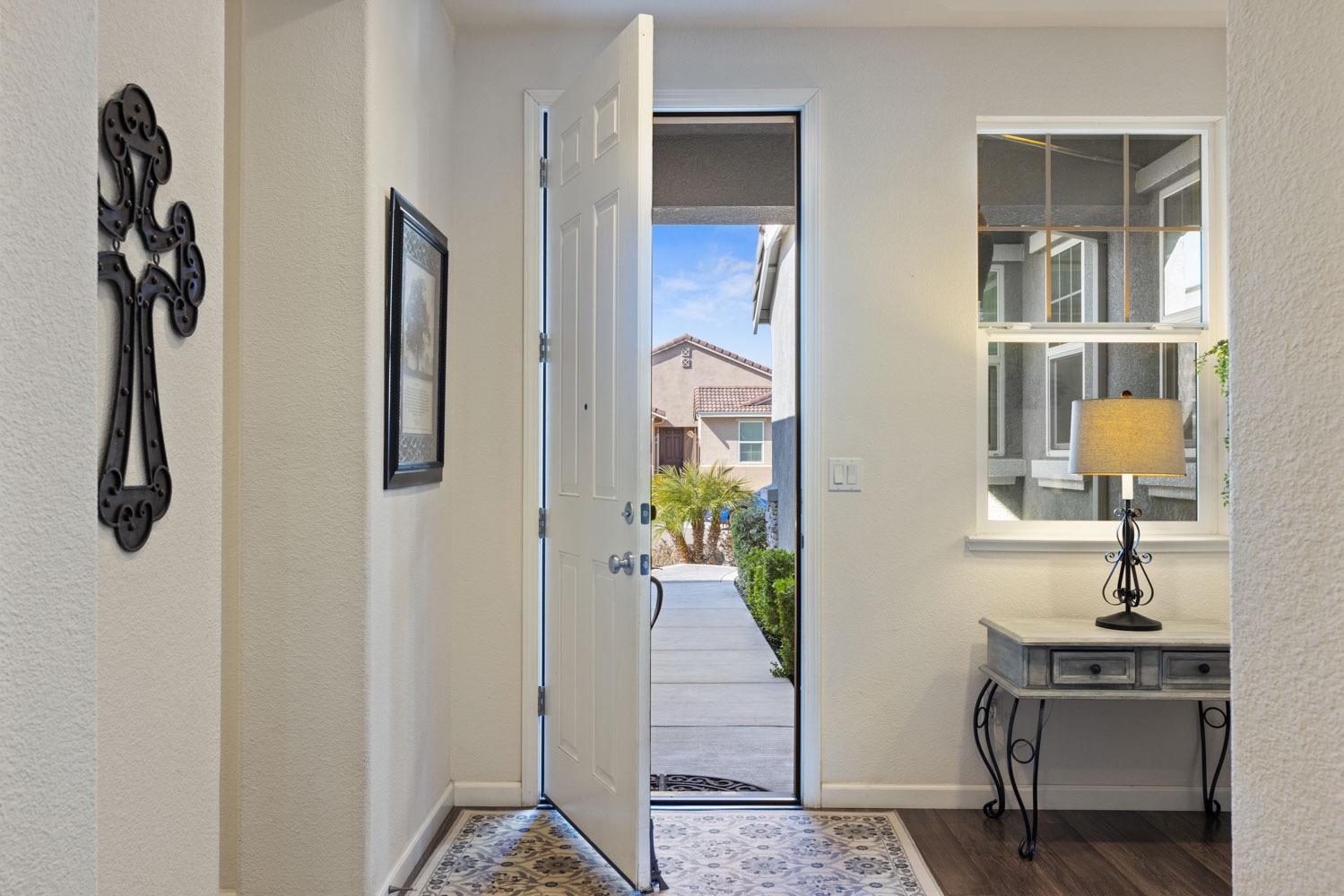 Detail Gallery Image 6 of 67 For 2320 Emigrant Pl, Manteca,  CA 95337 - 4 Beds | 3/1 Baths