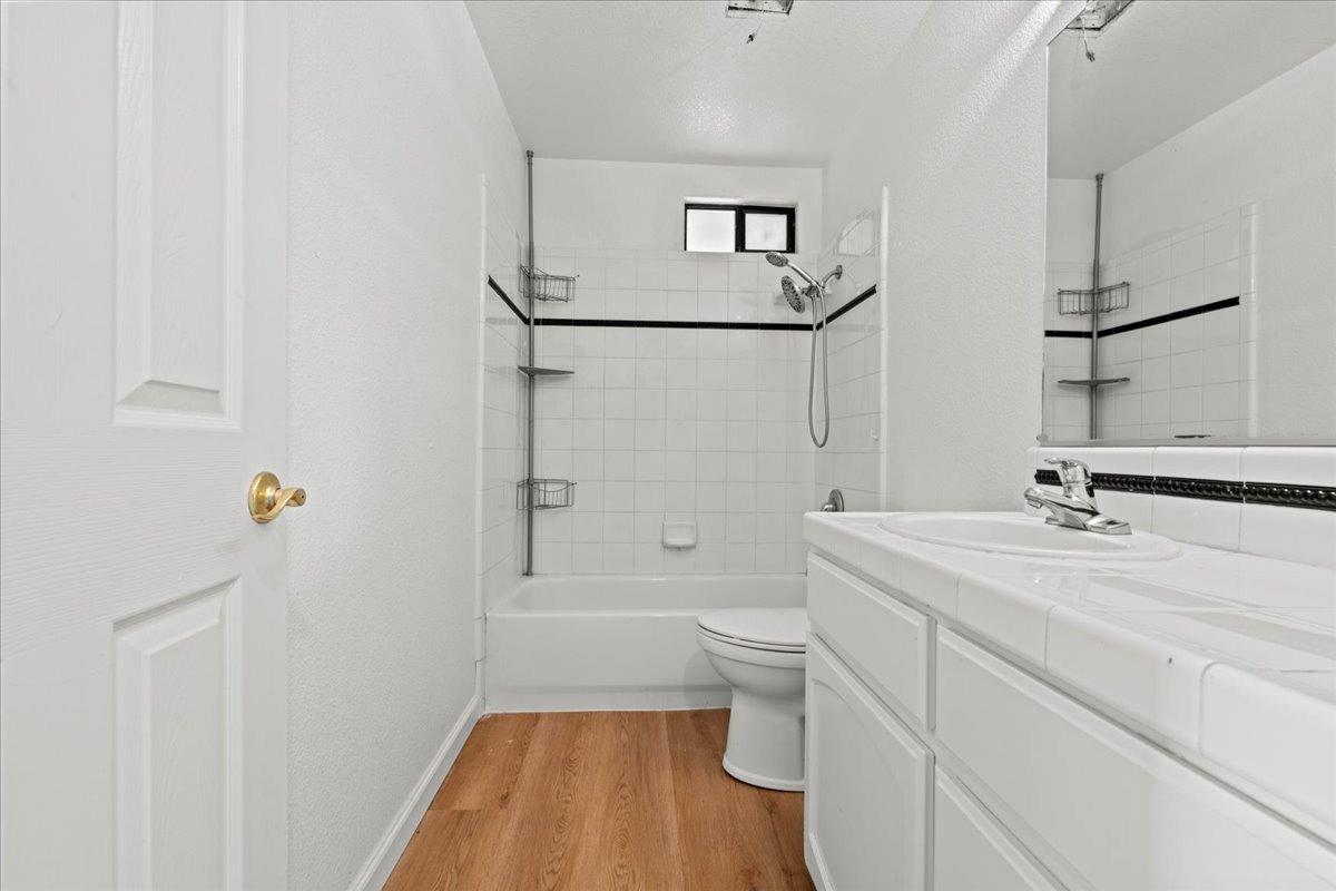 Detail Gallery Image 13 of 16 For 938 Snowgoose Ln, Manteca,  CA 95337 - 4 Beds | 3 Baths
