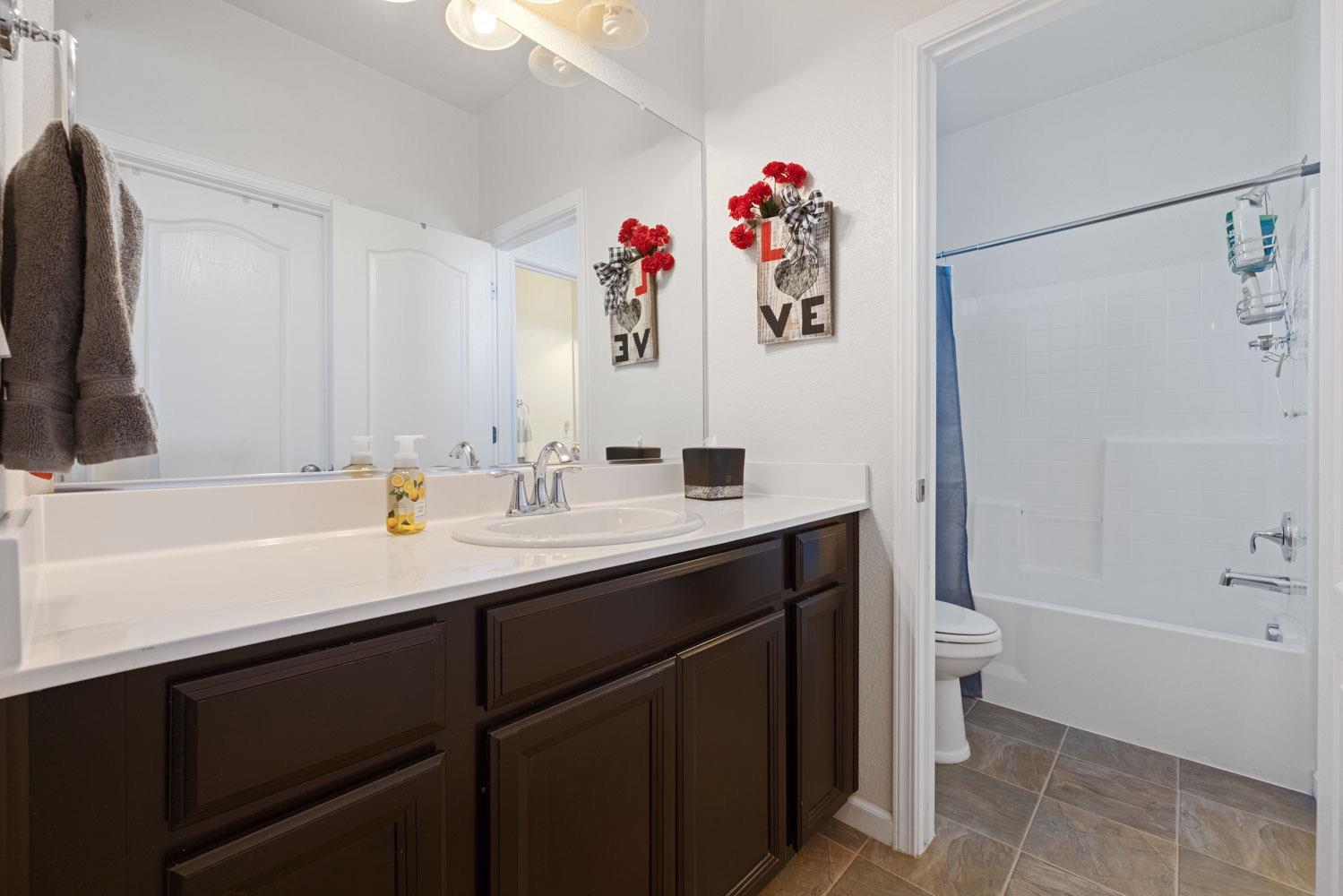 Detail Gallery Image 20 of 67 For 2320 Emigrant Pl, Manteca,  CA 95337 - 4 Beds | 3/1 Baths
