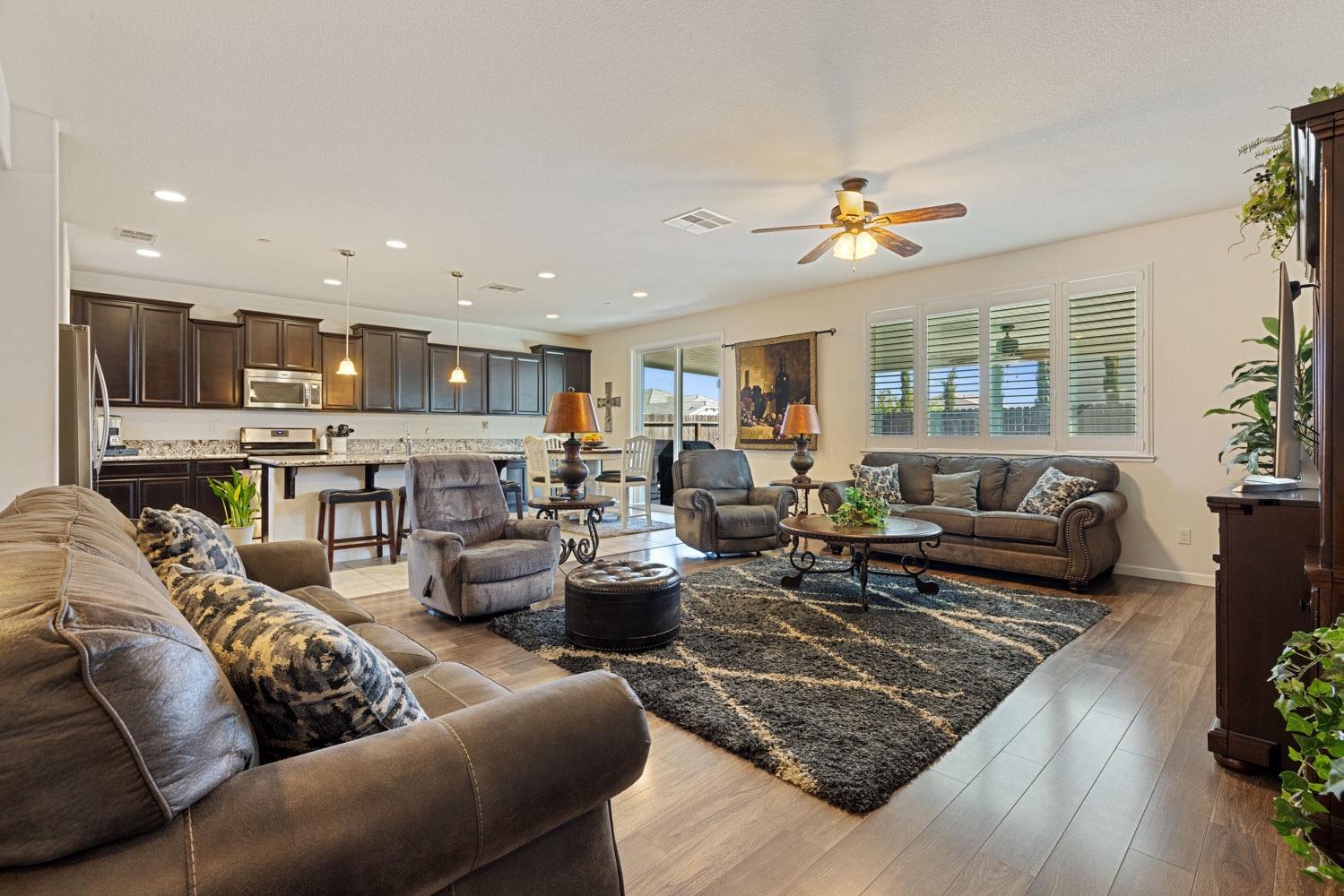 Detail Gallery Image 32 of 67 For 2320 Emigrant Pl, Manteca,  CA 95337 - 4 Beds | 3/1 Baths