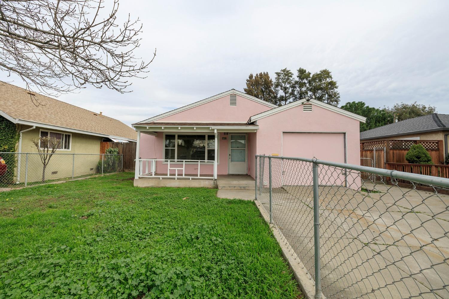 Detail Gallery Image 1 of 1 For 2728 Whitcomb Way, Modesto,  CA 95350 - 3 Beds | 1 Baths