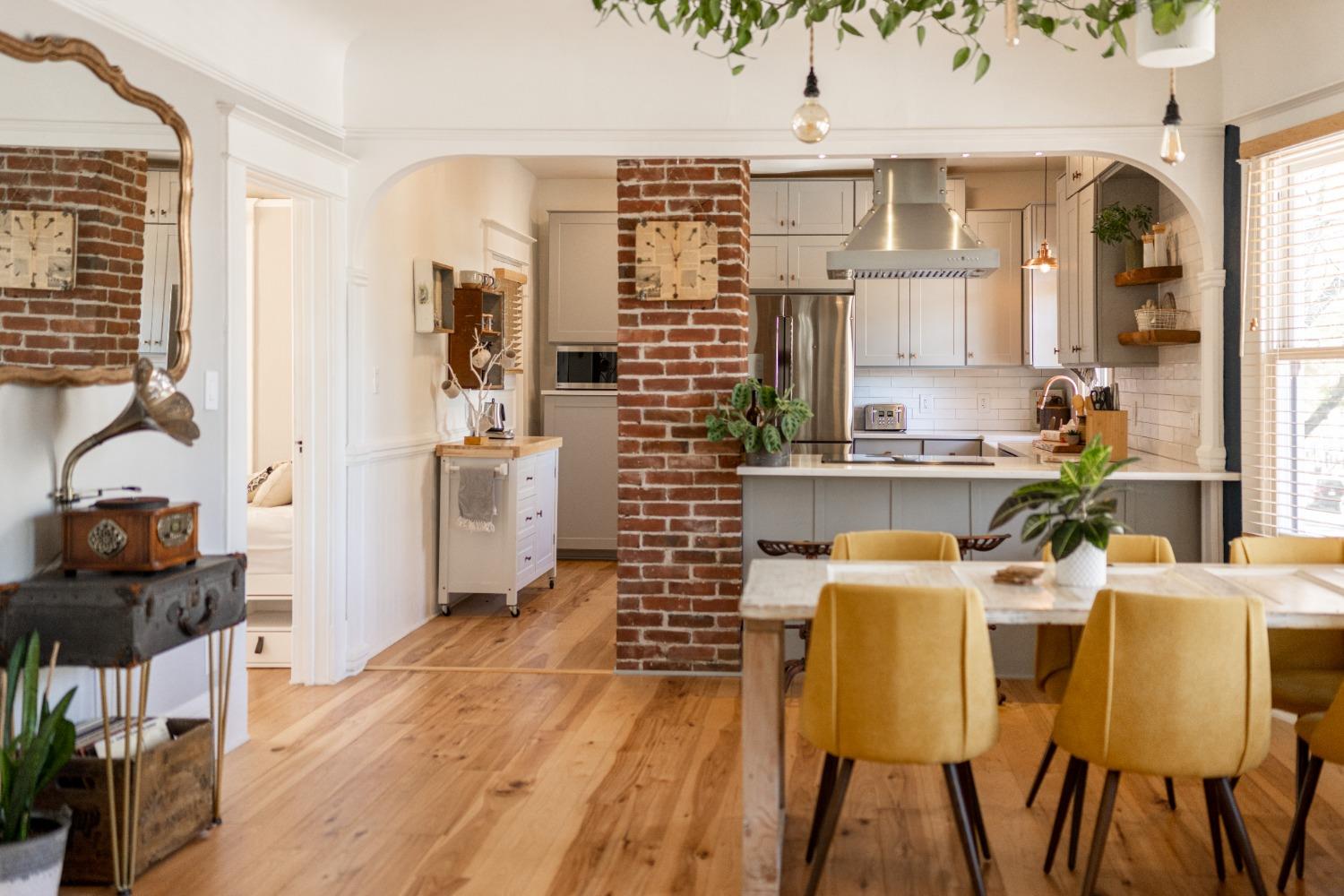Detail Gallery Image 9 of 79 For 1300 19th St, Sacramento,  CA 95811 - – Beds | – Baths