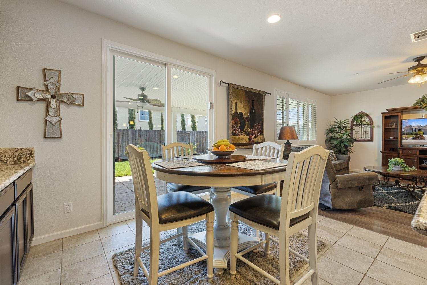 Detail Gallery Image 40 of 67 For 2320 Emigrant Pl, Manteca,  CA 95337 - 4 Beds | 3/1 Baths