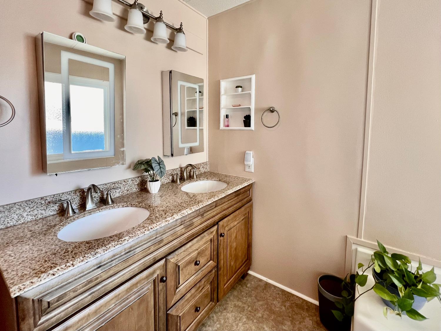 Detail Gallery Image 13 of 52 For 1677 Tulip Cir, Auburn,  CA 95603 - 3 Beds | 2 Baths
