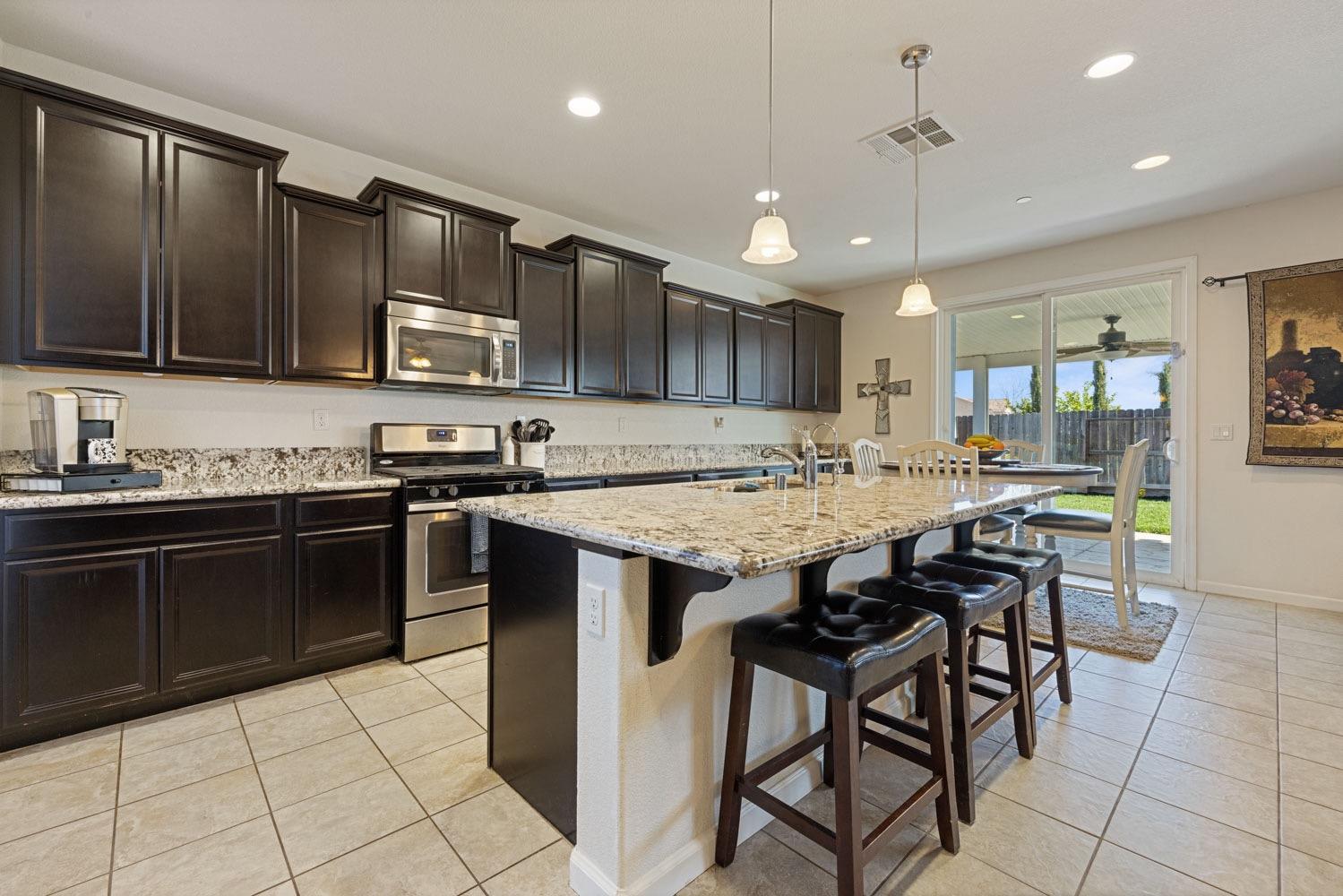Detail Gallery Image 34 of 67 For 2320 Emigrant Pl, Manteca,  CA 95337 - 4 Beds | 3/1 Baths
