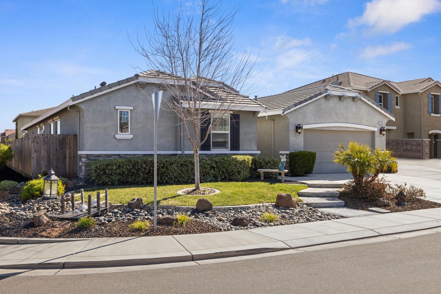 Detail Gallery Image 3 of 67 For 2320 Emigrant Pl, Manteca,  CA 95337 - 4 Beds | 3/1 Baths