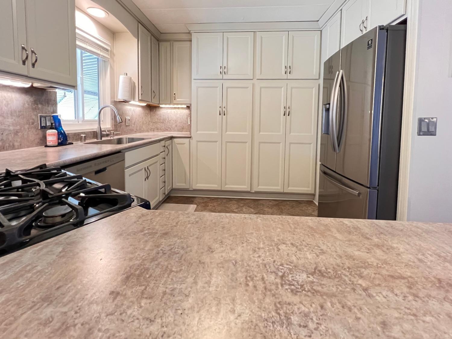 Detail Gallery Image 3 of 52 For 1677 Tulip Cir, Auburn,  CA 95603 - 3 Beds | 2 Baths