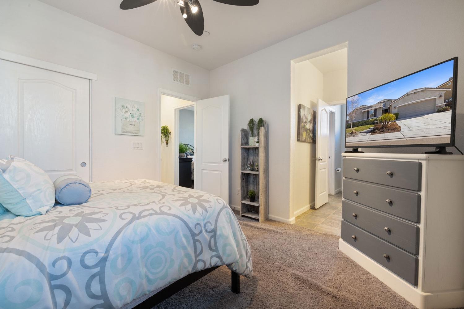 Detail Gallery Image 15 of 67 For 2320 Emigrant Pl, Manteca,  CA 95337 - 4 Beds | 3/1 Baths