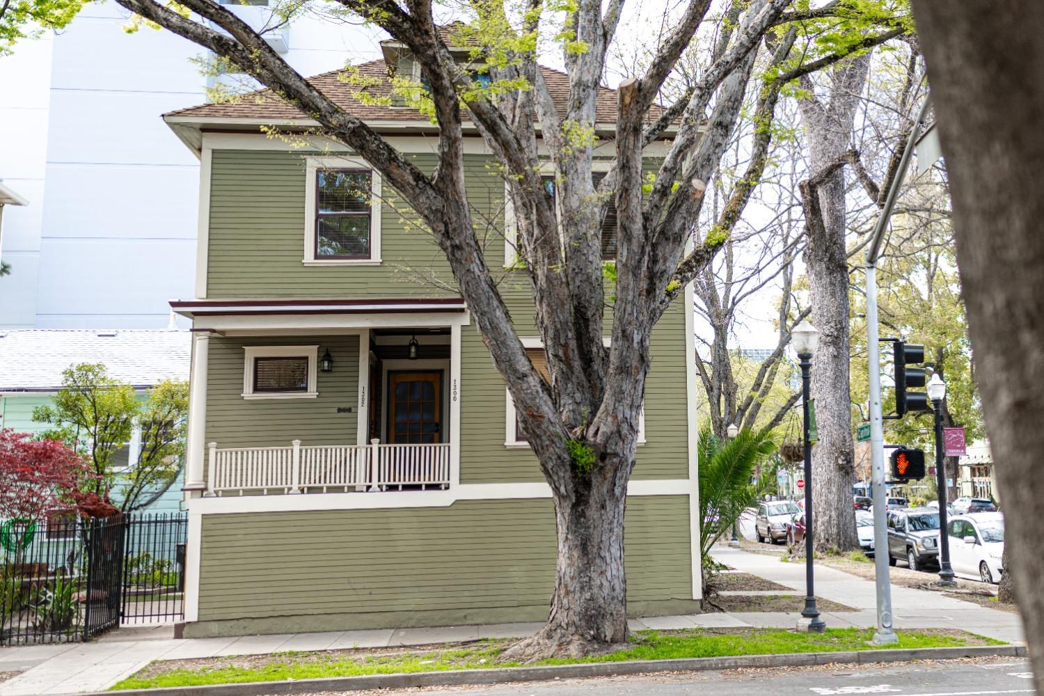 Detail Gallery Image 75 of 79 For 1300 19th St, Sacramento,  CA 95811 - – Beds | – Baths