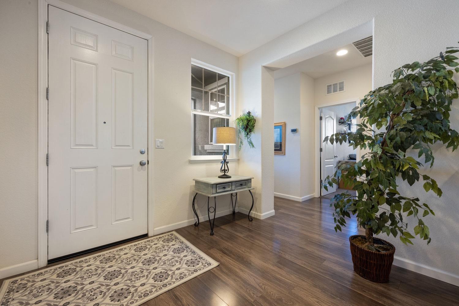 Detail Gallery Image 7 of 67 For 2320 Emigrant Pl, Manteca,  CA 95337 - 4 Beds | 3/1 Baths