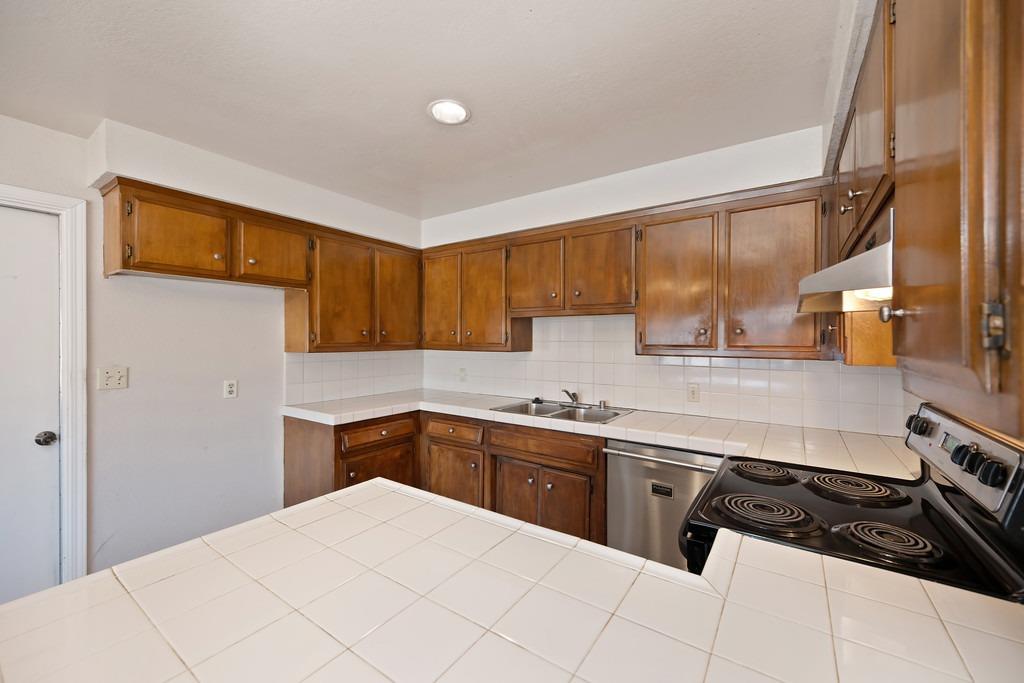 Mooncrest Way, Sacramento, California image 18