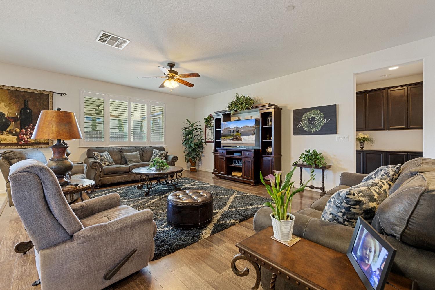 Detail Gallery Image 31 of 67 For 2320 Emigrant Pl, Manteca,  CA 95337 - 4 Beds | 3/1 Baths
