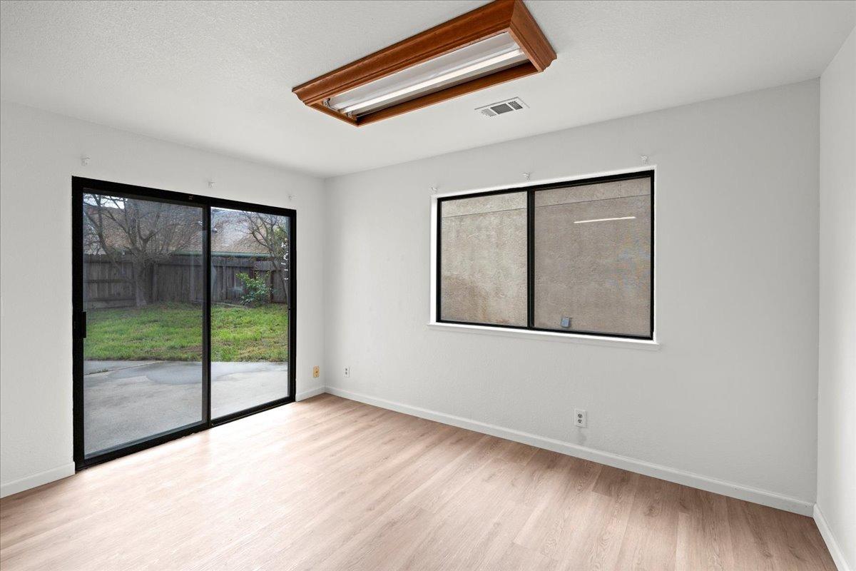 Detail Gallery Image 8 of 16 For 938 Snowgoose Ln, Manteca,  CA 95337 - 4 Beds | 3 Baths