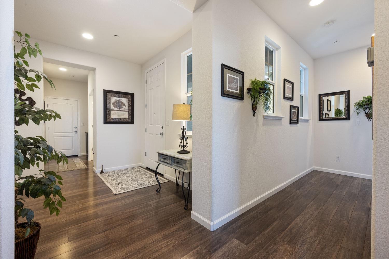 Detail Gallery Image 12 of 67 For 2320 Emigrant Pl, Manteca,  CA 95337 - 4 Beds | 3/1 Baths