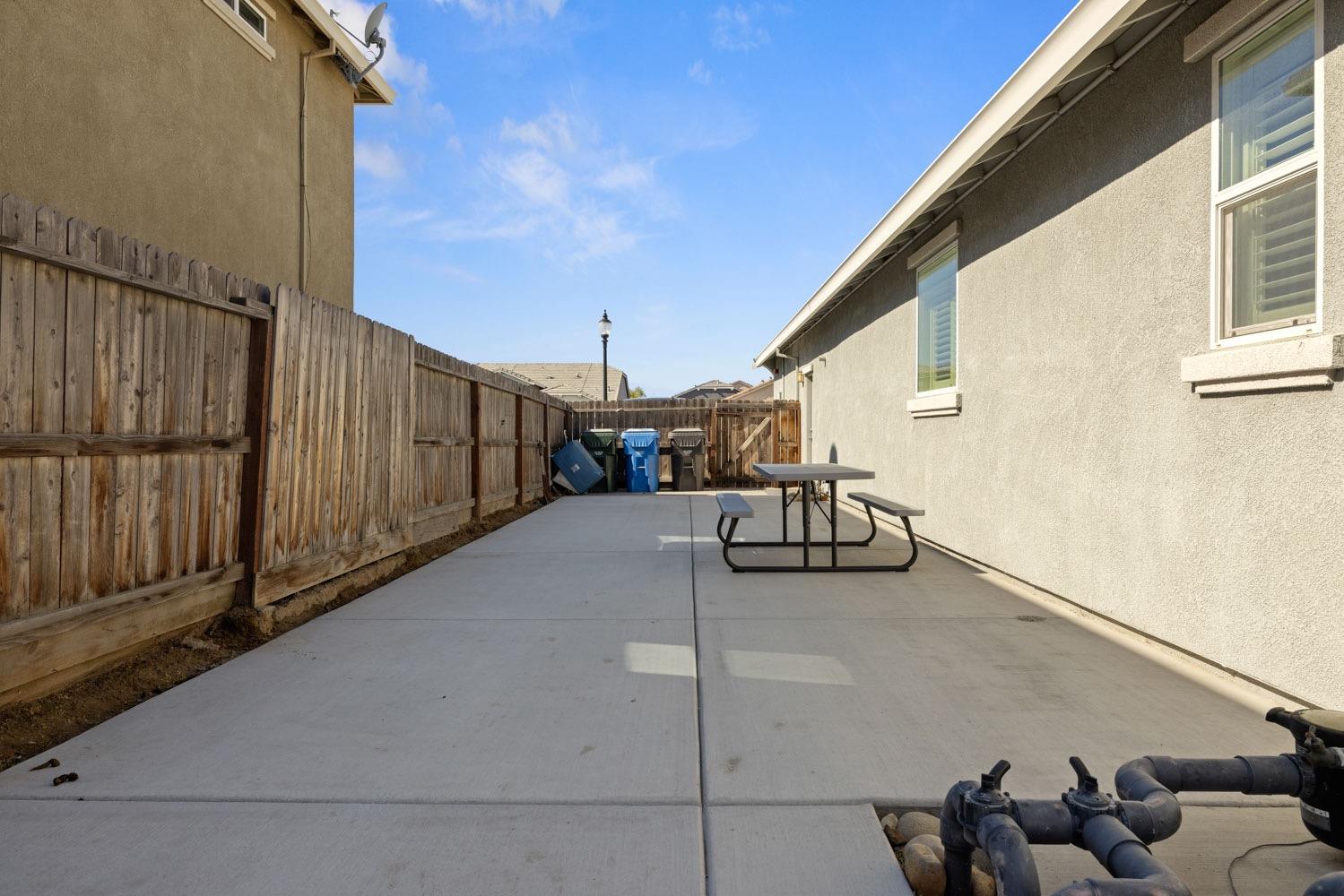 Detail Gallery Image 56 of 67 For 2320 Emigrant Pl, Manteca,  CA 95337 - 4 Beds | 3/1 Baths
