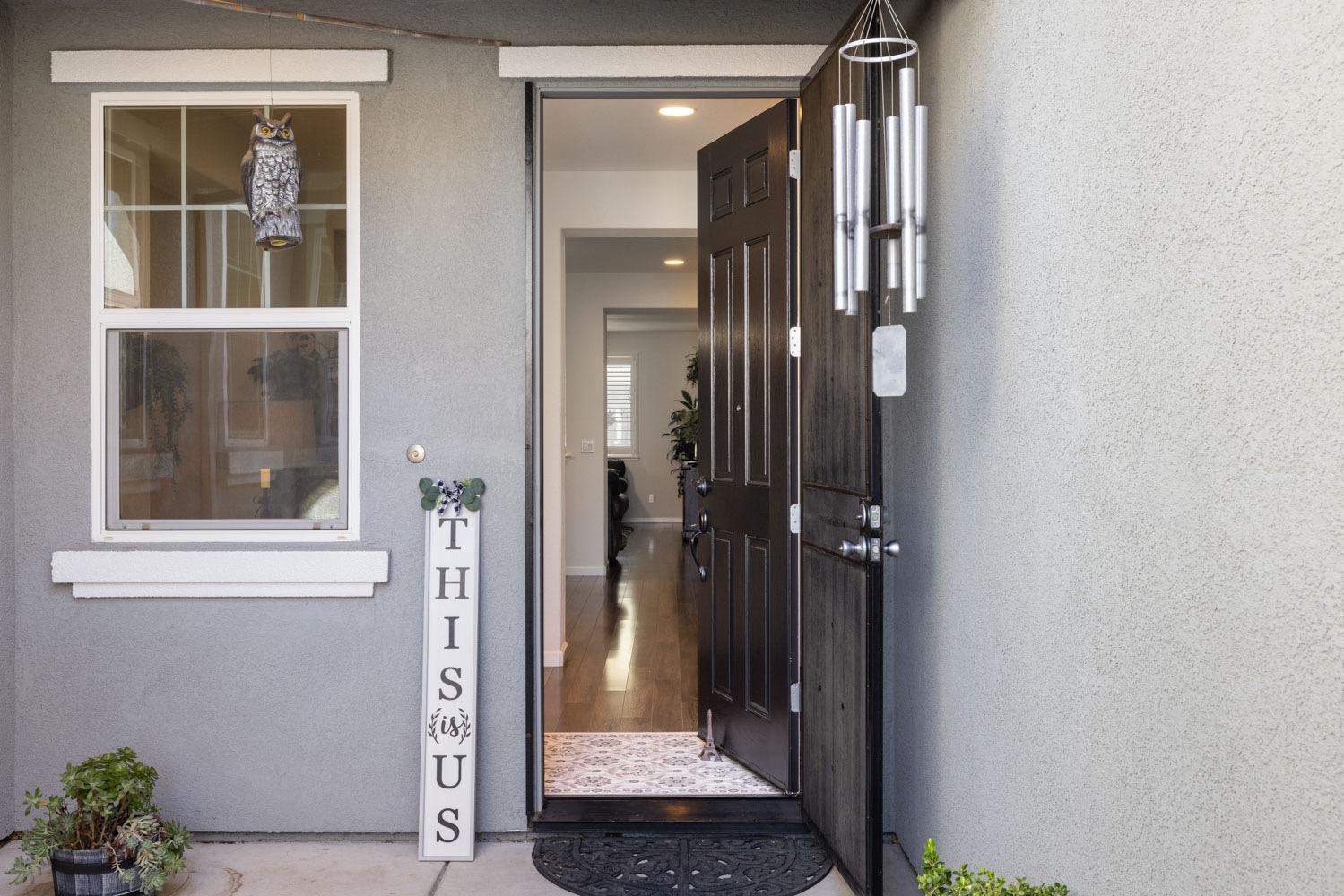 Detail Gallery Image 5 of 67 For 2320 Emigrant Pl, Manteca,  CA 95337 - 4 Beds | 3/1 Baths