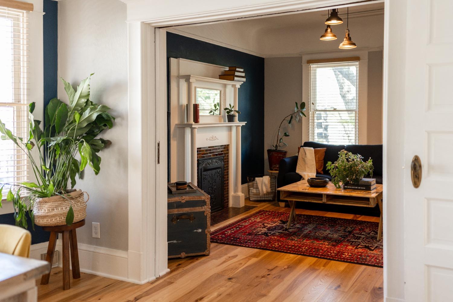 Detail Gallery Image 3 of 79 For 1300 19th St, Sacramento,  CA 95811 - – Beds | – Baths