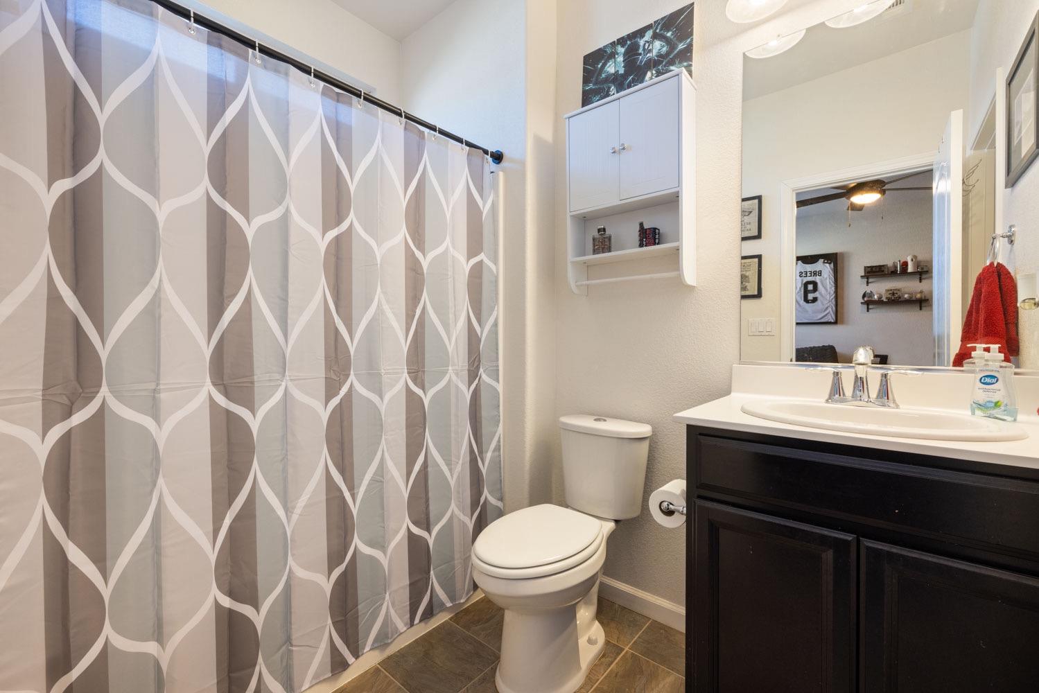 Detail Gallery Image 11 of 67 For 2320 Emigrant Pl, Manteca,  CA 95337 - 4 Beds | 3/1 Baths