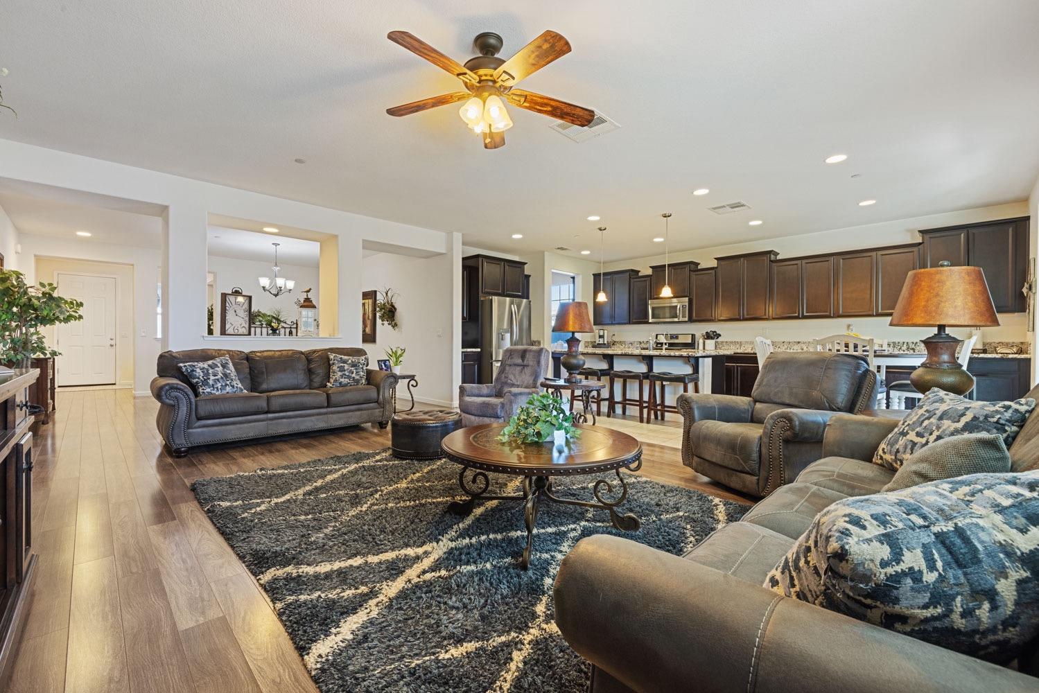 Detail Gallery Image 33 of 67 For 2320 Emigrant Pl, Manteca,  CA 95337 - 4 Beds | 3/1 Baths