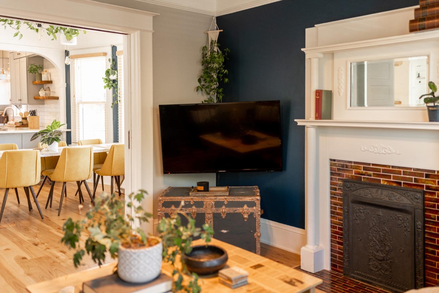 Detail Gallery Image 5 of 79 For 1300 19th St, Sacramento,  CA 95811 - – Beds | – Baths