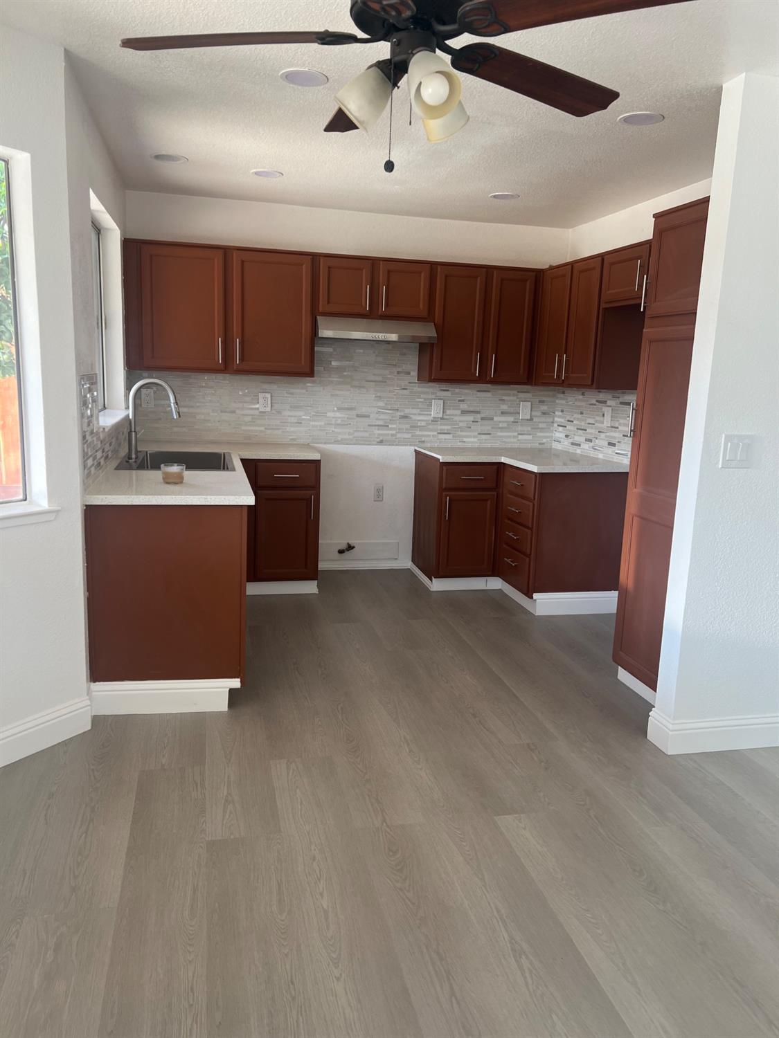 Detail Gallery Image 9 of 39 For 5369 Lyle Ave, Stockton,  CA 95210 - 4 Beds | 2/1 Baths