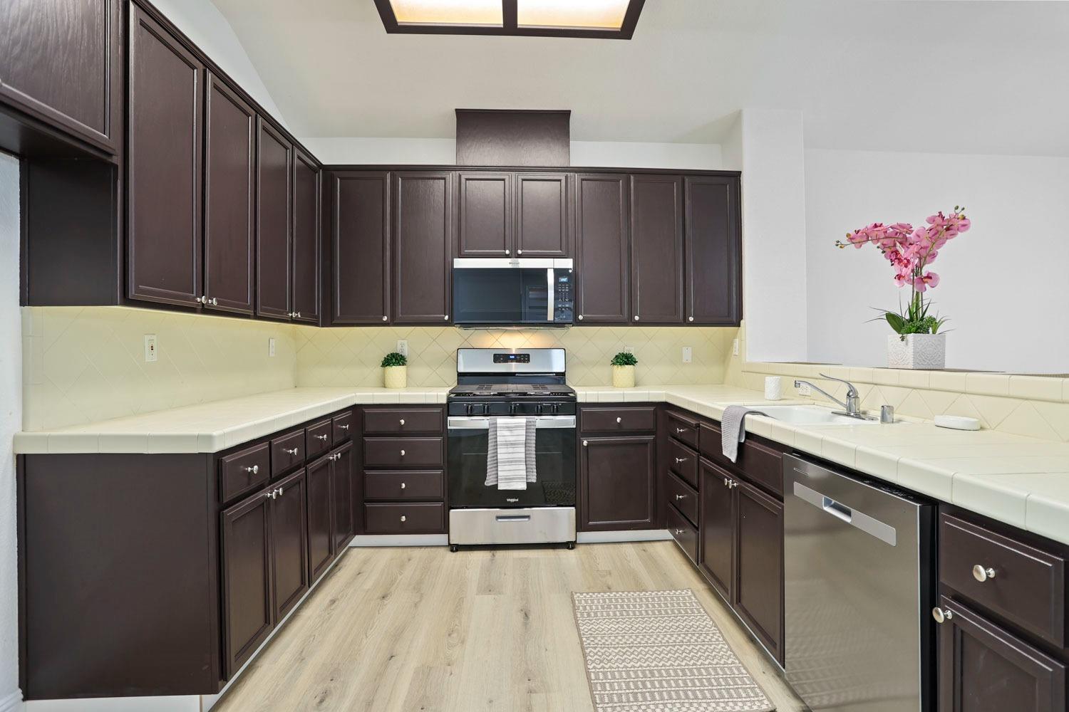 Detail Gallery Image 24 of 31 For 9511 Theresa Cir, Stockton,  CA 95209 - 3 Beds | 2 Baths