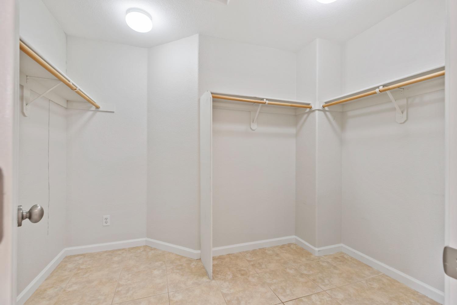 Detail Gallery Image 13 of 22 For 2205 Driftwood Park Dr, Modesto,  CA 95355 - 4 Beds | 2/1 Baths