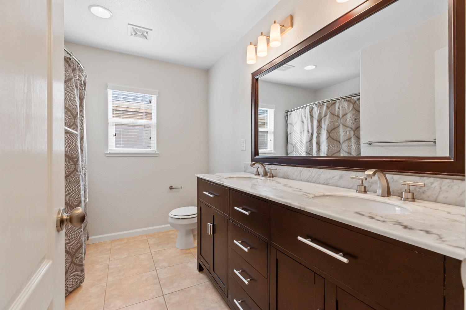 Detail Gallery Image 12 of 22 For 2205 Driftwood Park Dr, Modesto,  CA 95355 - 4 Beds | 2/1 Baths